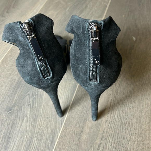 Louise et Cie Suede Peep Toe Ruffle Stiletto Zipper Heels Black Women Size 9.5 - Picture 5 of 16